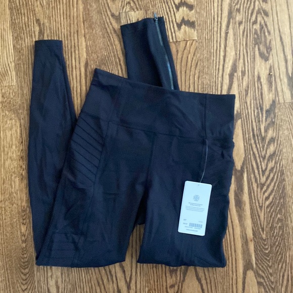 New with tags Athleta Delancey Moto Tight Color: Black SMALL Pocket legging - Picture 6 of 8
